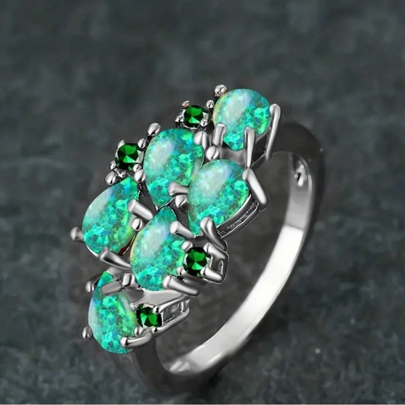 Genuine Green Teardrop Opal Ring - Picture 2 of 3